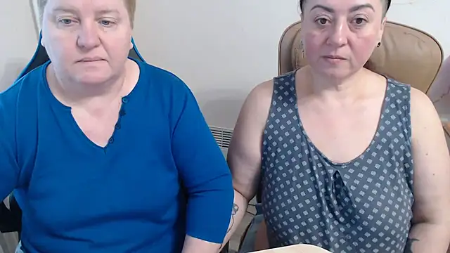 Snapshot of Bertie_Adeline chatting on 11.23.25 Bertie Adeline online show from 11.23.25