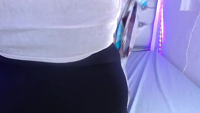 ebony NeighborMoans online show from 09.30.25