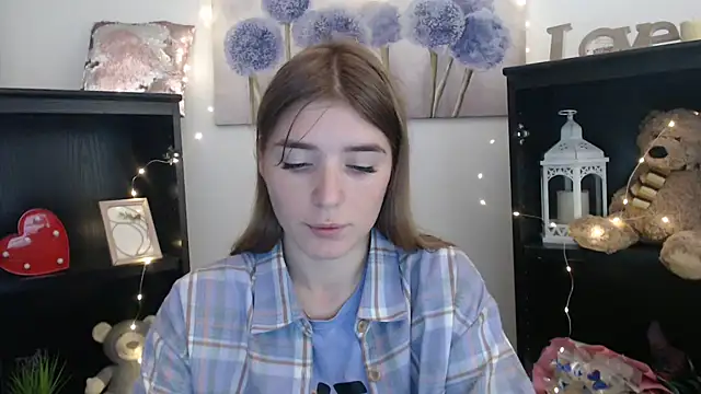 JuiceLips   online show from 09.19.25