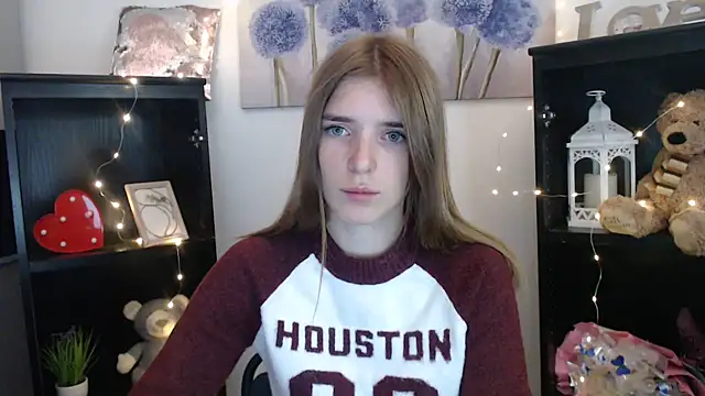 JuiceLips   online show from 09.25.25