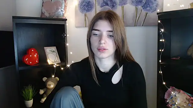 JuiceLips   online show from 10.24.25