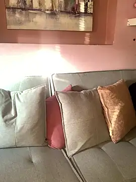 KloePink  online show from 12.18.25