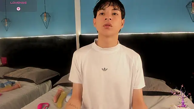 AleAurarashi online show from 09.08.25