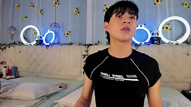 AleAurarashi online show from 11.20.25