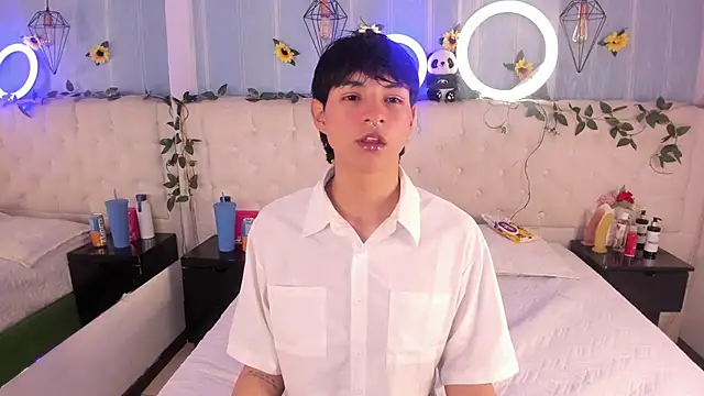 AleAurarashi online show from 11.25.25