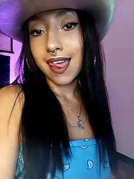 Snapshot of Luna_Moo_ chatting on 10.09.25 Luna Moo online show from 10.09.25