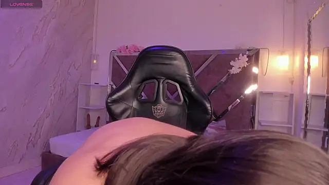 BBWCloe  online show from 11.21.25