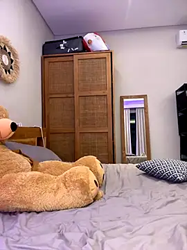 Snapshot of MissBinx chatting on 10.22.25 MissBinx online show from 10.22.25