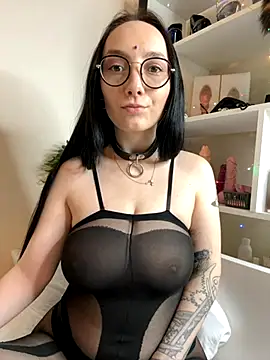 Snapshot of Jinhee_Tiny chatting on 09.29.25 Jinhee Tiny online show from 09.29.25