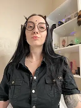 Snapshot of Jinhee_Tiny chatting on 10.14.25 Jinhee Tiny online show from 10.14.25