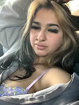 BrunetteBrat-xo online show from 10.22.25