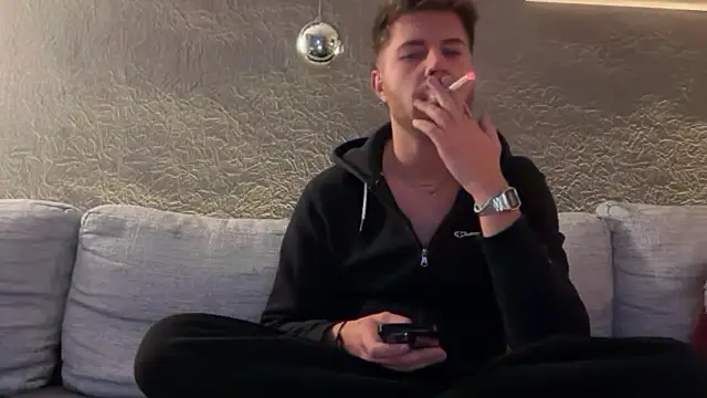 Snapshot of RioBlaze chatting on 11.20.25 RioBlaze online show from 11.20.25