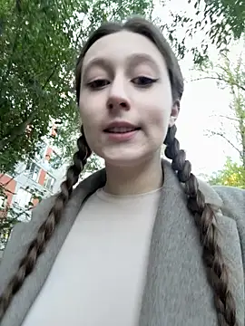 Snapshot of FroggyAnna chatting on 10.01.25 FroggyAnna online show from 10.01.25