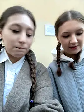 Snapshot of FroggyAnna chatting on 10.02.25 FroggyAnna online show from 10.02.25