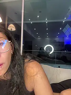 Snapshot of PussyLoversShow chatting on 11.28.25 PussyLoversShow online show from 11.28.25