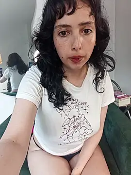 a Malgosia mako online show from 10.27.25