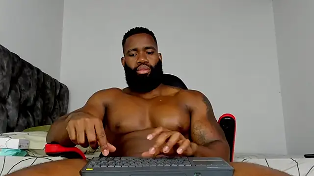 Snapshot of james_musclebbc chatting on 02.08.26 james musclebbc online show from 02.08.26