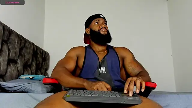 Snapshot of james_musclebbc chatting on 04.23.26 james musclebbc online show from 04.23.26