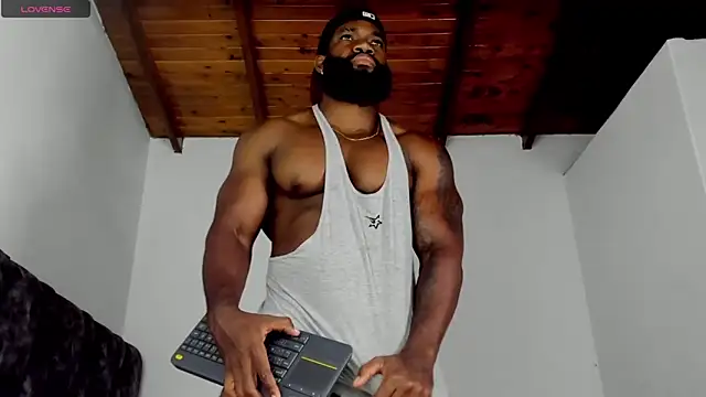 Snapshot of james_musclebbc chatting on 04.25.26 james musclebbc online show from 04.25.26