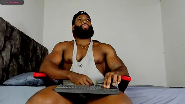 Snapshot of james_musclebbc chatting on 05.07.26 james musclebbc online show from 05.07.26