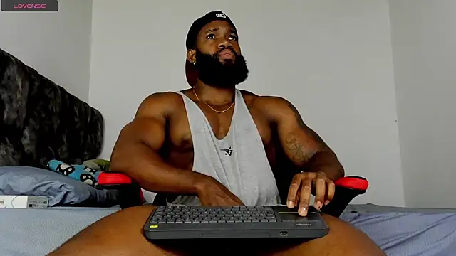 Snapshot of james_musclebbc chatting on 05.15.26 james musclebbc online show from 05.15.26