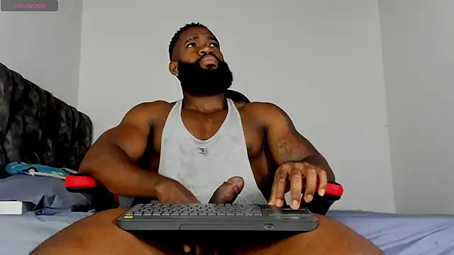 Snapshot of james_musclebbc chatting on 05.29.26 james musclebbc online show from 05.29.26