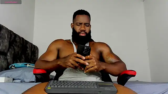 Snapshot of james_musclebbc chatting on 06.02.26 james musclebbc online show from 06.02.26