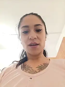 Snapshot of Liahdiaz_ chatting on 10.21.25 Liahdiaz online show from 10.21.25