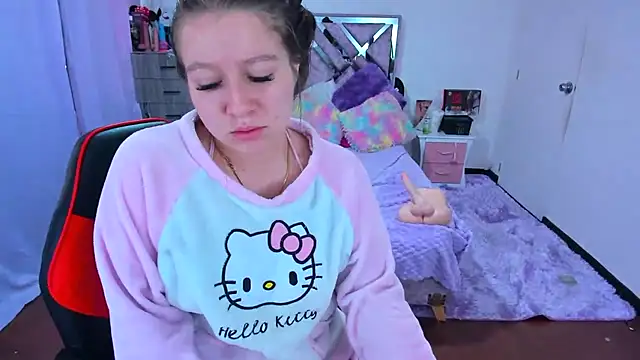 Luna Analya online show from 12.16.25