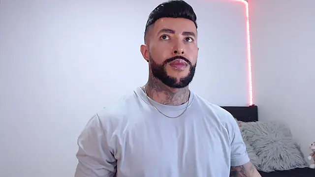 Snapshot of andrea_de_lucaa chatting on 09.11.25 andrea de lucaa online show from 09.11.25