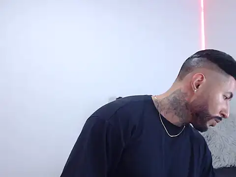 Snapshot of andrea_de_lucaa chatting on 09.28.25 andrea de lucaa online show from 09.28.25