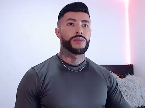 Snapshot of andrea_de_lucaa chatting on 10.11.25 andrea de lucaa online show from 10.11.25