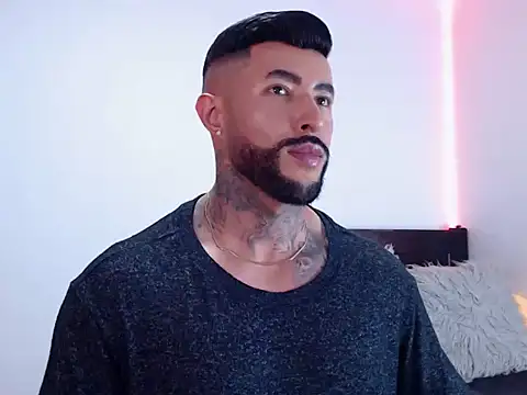 Snapshot of andrea_de_lucaa chatting on 10.14.25 andrea de lucaa online show from 10.14.25