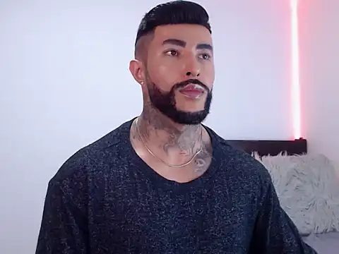 Snapshot of andrea_de_lucaa chatting on 10.23.25 andrea de lucaa online show from 10.23.25