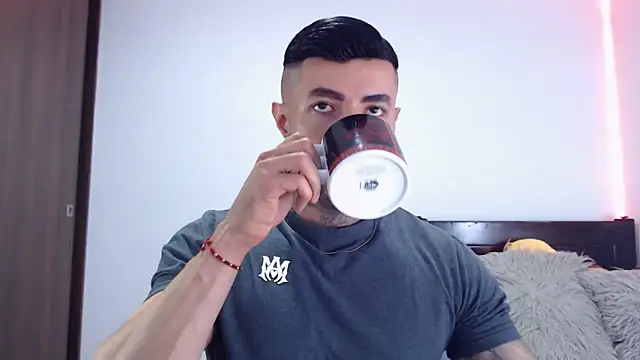 andrea de lucaa online show from 12.22.25