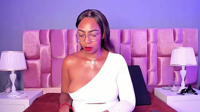 Snapshot of _analyy_ chatting on 09.15.25 analyy online show from 09.15.25