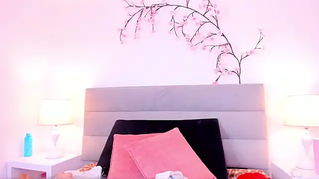 Snapshot of _analyy_ chatting on 02.19.26 analyy online show from 02.19.26