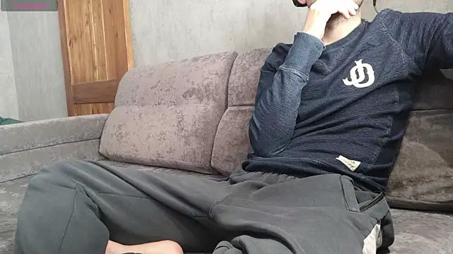 TommyShe1by online show from 09.18.25