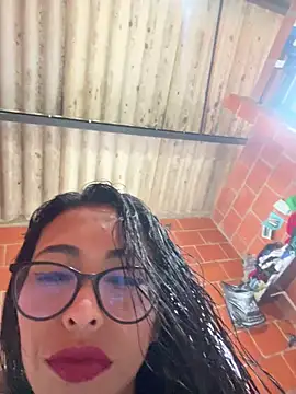 Snapshot of Emma__cumlovee chatting on 11.20.25 Emma cumlovee online show from 11.20.25