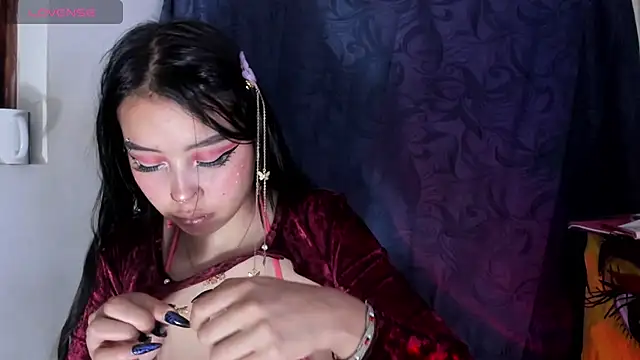 Snapshot of Viioleett_cum chatting on 10.31.25 Viioleett cum online show from 10.31.25