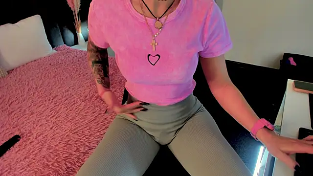 Snapshot of Kira_Key chatting on 09.23.25 Kira Key online show from 09.23.25