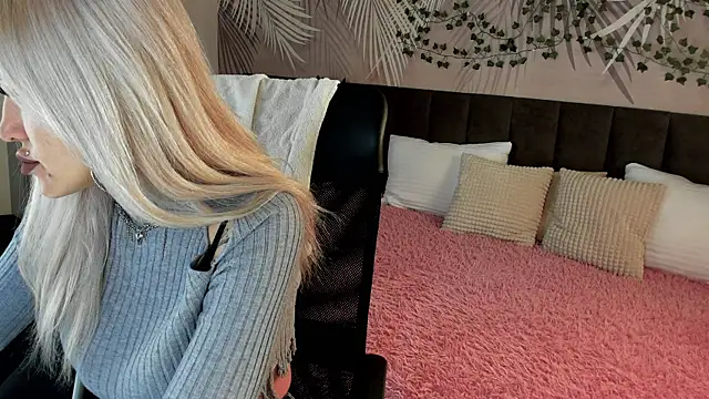 Snapshot of Kira_Key chatting on 10.31.25 Kira Key online show from 10.31.25