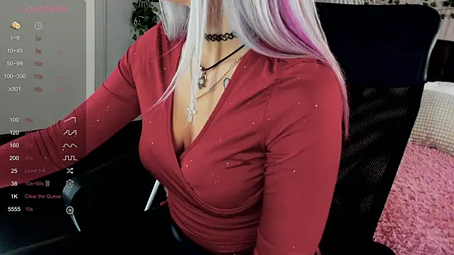 Snapshot of Kira_Key chatting on 11.22.25 Kira Key online show from 11.22.25