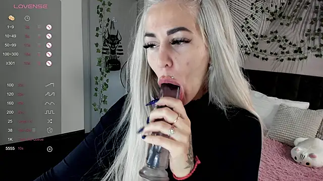 Snapshot of Kira_Key chatting on 12.14.25 Kira Key online show from 12.14.25