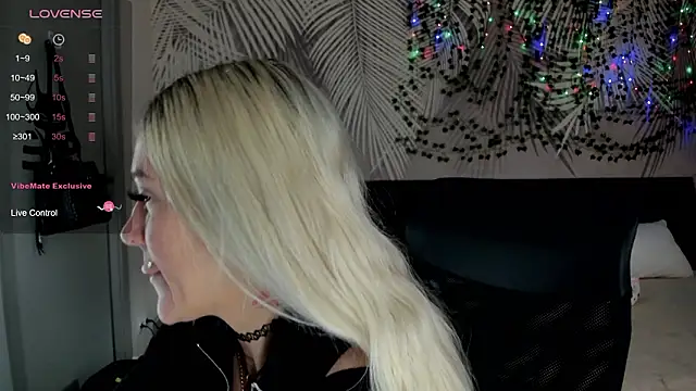 Snapshot of Kira_Key chatting on 02.20.26 Kira Key online show from 02.20.26