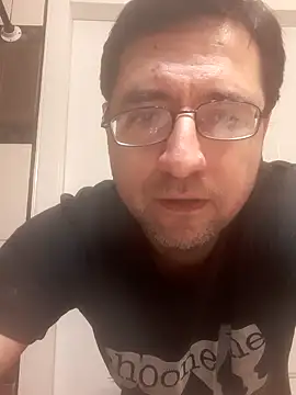 Snapshot of Gearsuit chatting on 09.19.25 Gearsuit online show from 09.19.25