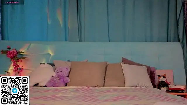 Aurora Bennet online show from 04.14.26