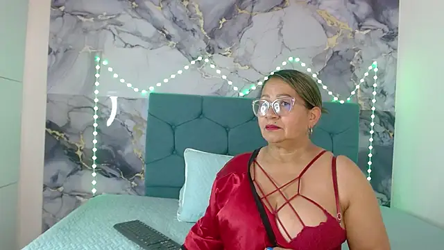 Snapshot of Vickysweeeettt chatting on 09.16.25 Vickysweeeettt online show from 09.16.25