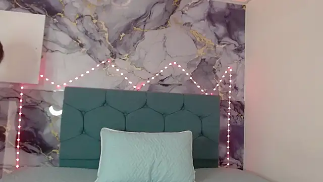 Snapshot of Vickysweeeettt chatting on 09.17.25 Vickysweeeettt online show from 09.17.25