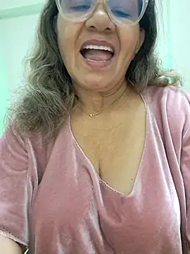 Snapshot of Vickysweeeettt chatting on 03.10.26 Vickysweeeettt online show from 03.10.26